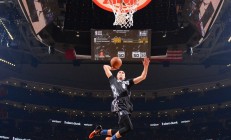 东契奇爆冷击败独行侠，赛况扑朔迷离引爆全场！